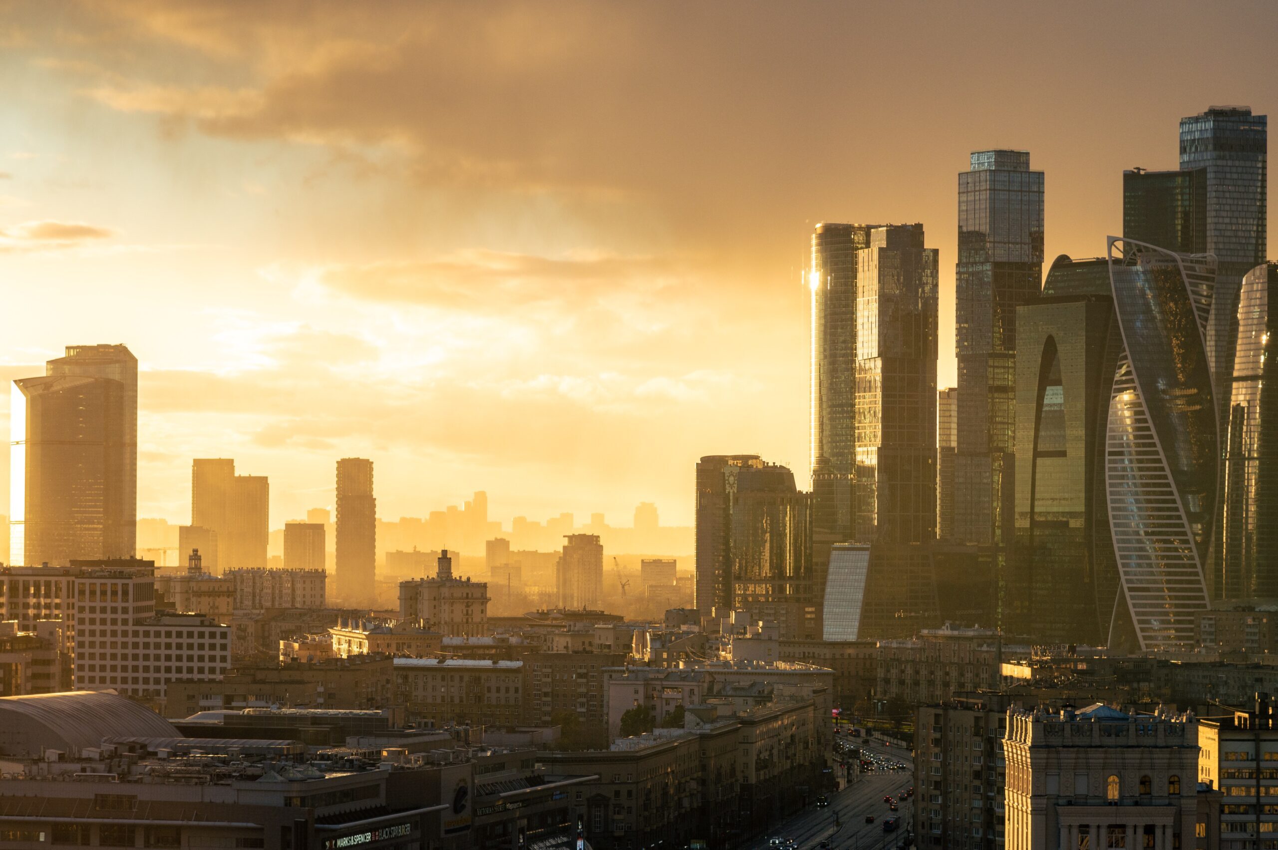 Identifying the Players and Growing Risks in Russian Oil Trading